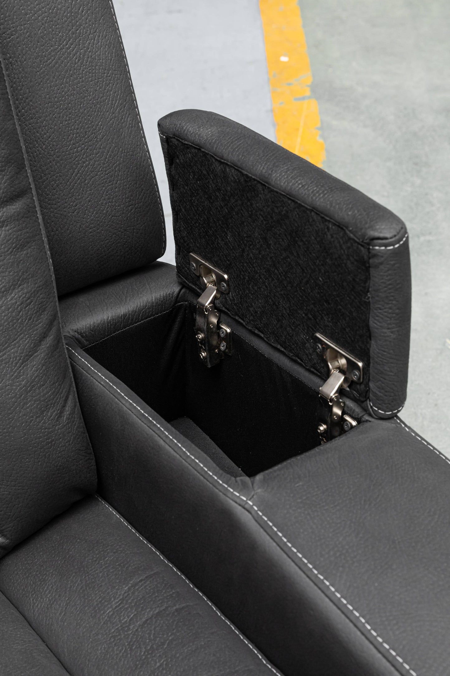 Grayson Dual Motor Modern Electric recliner